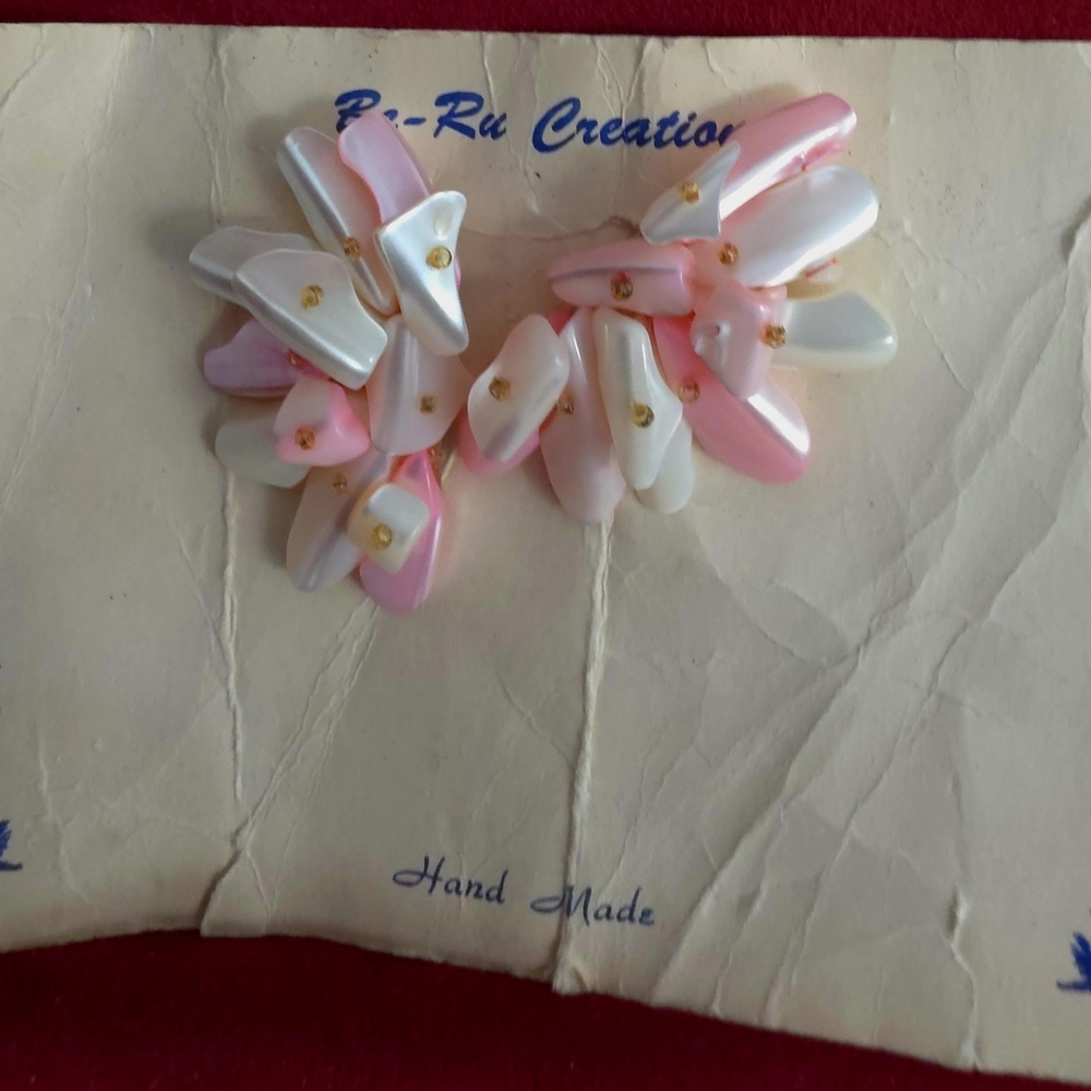 VTG '60s Pink & White Shell Earrings
